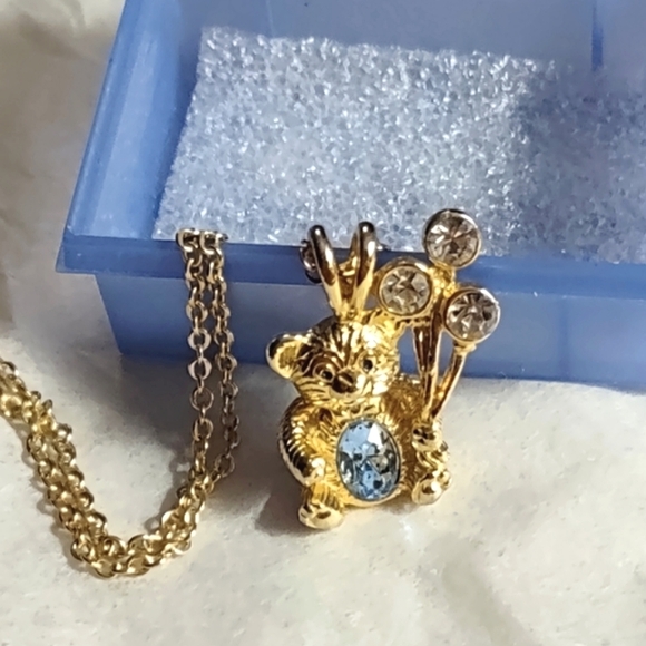 DM99 Gold Teddy Bear Pendant - Picture 3 of 11